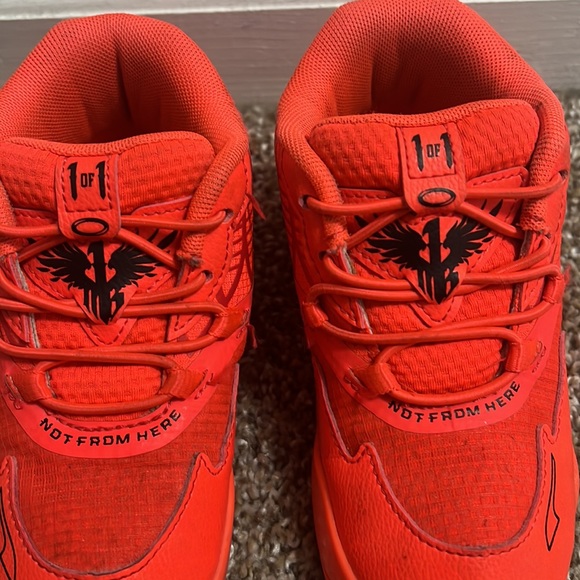 Excellent condition. Only worn a couple times. No flaws - Picture 2 of 4